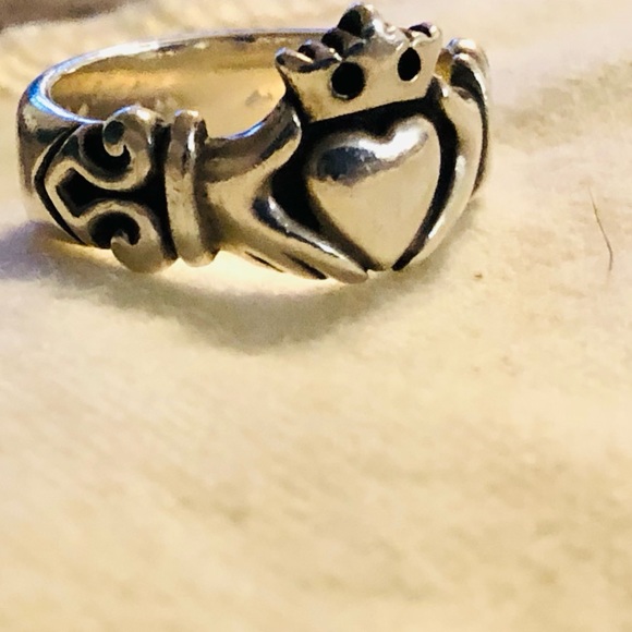 James Avery Adorned Claddagh Ring. Nwot too small for me. Excellent condition! - Picture 2 of 15